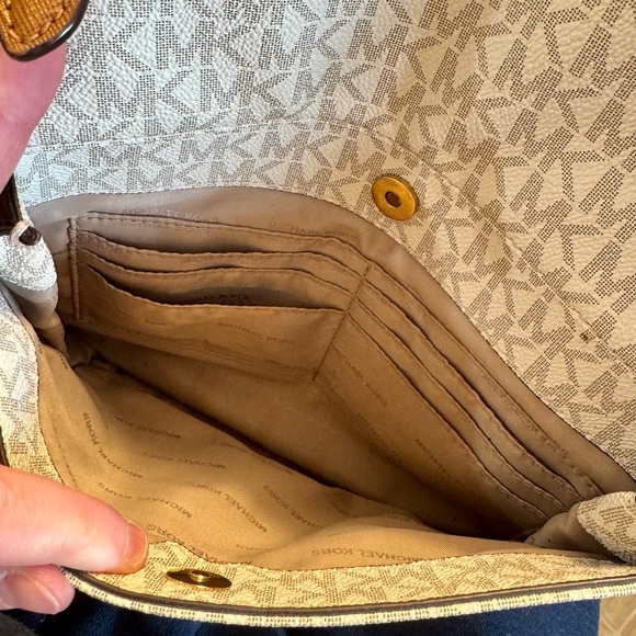 Michael Kors Cream and Tan Large Jet Set Signature Monogram Tote - Picture 6 of 11